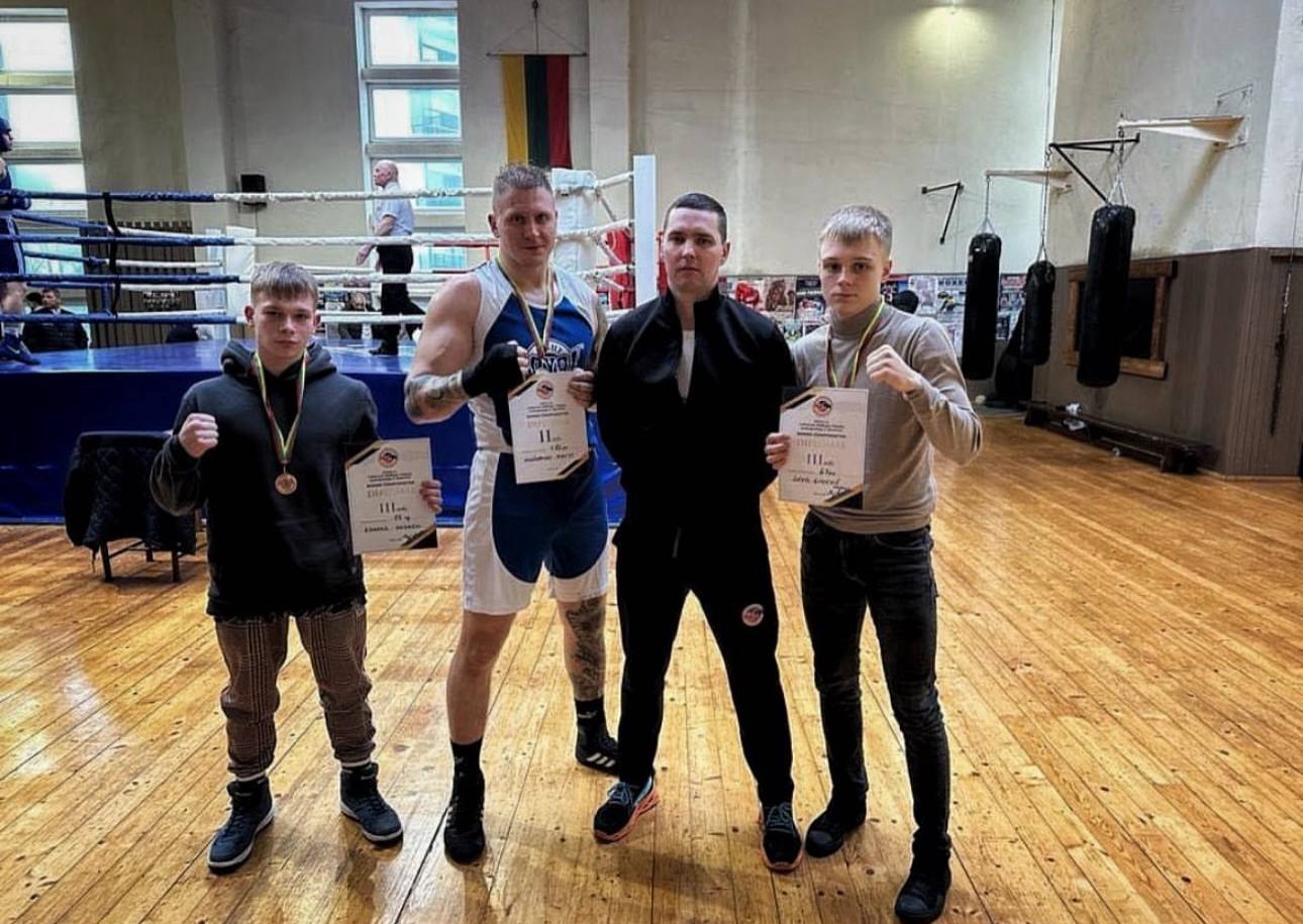 Sparring practice with controlled intensity